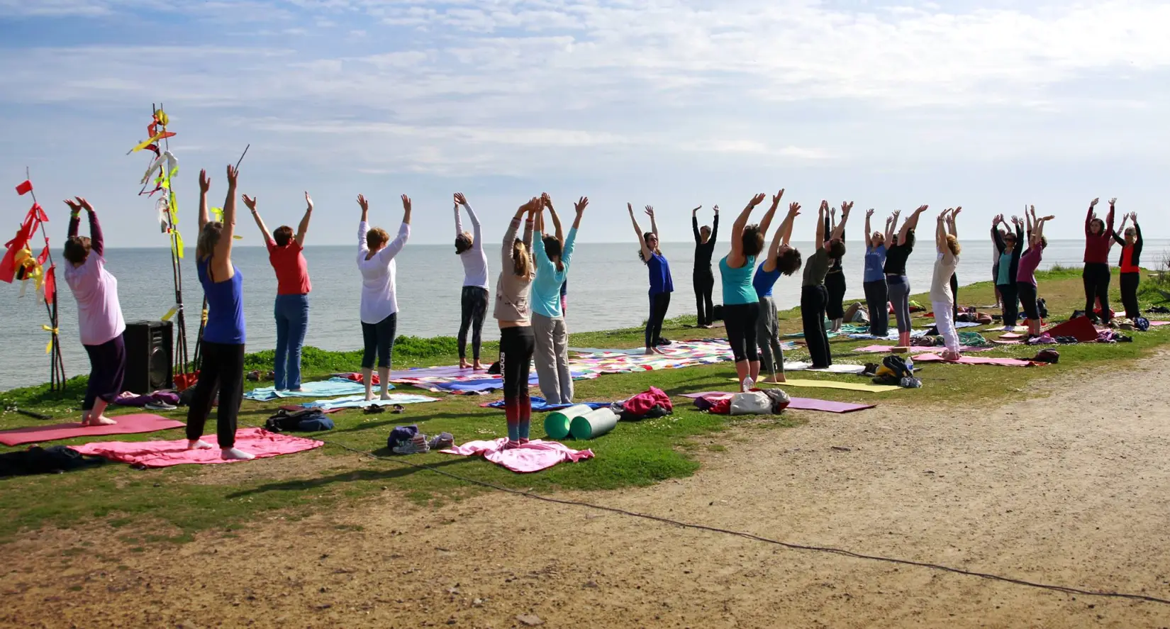Groupe de futurs professeurs de yoga suivant la formation "Professeur de Yoga -200H" de l'Ecole Amba Yoga.