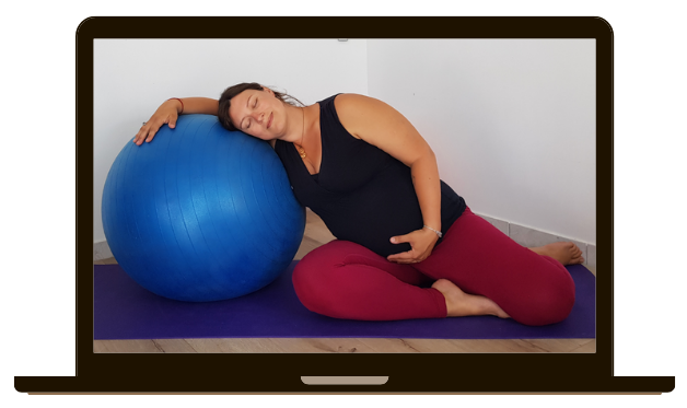 Extrait en image d'une vidéo de la formation proposées par l'école Amba Yoga